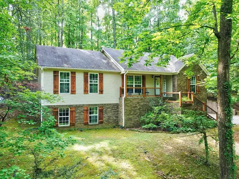 83 Lake Hills Pl, Trenton, GA 30752