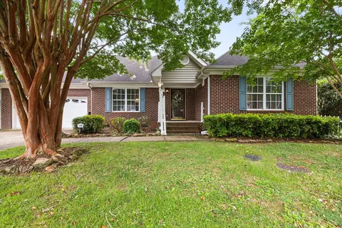 1702 Jackson Square Dr, Hixson, TN 37343
