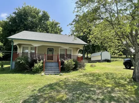 51 Grove St, Graysville, GA 30726