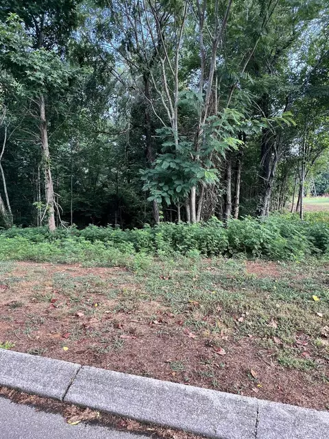 581 Canyon Springs Dr, Hixson, TN 37343