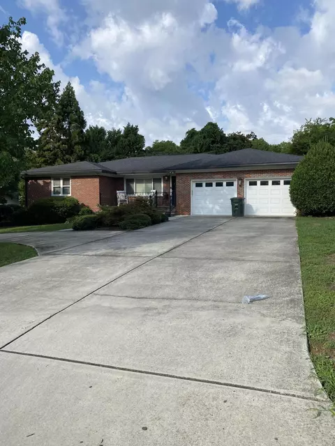 6 Fairhills Dr, Chattanooga, TN 37405
