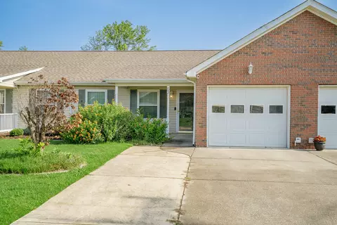 53 Flagstone Dr, Rossville, GA 30741