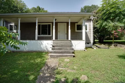 121 Connors Crossing Ln, South Pittsburg, TN 37380