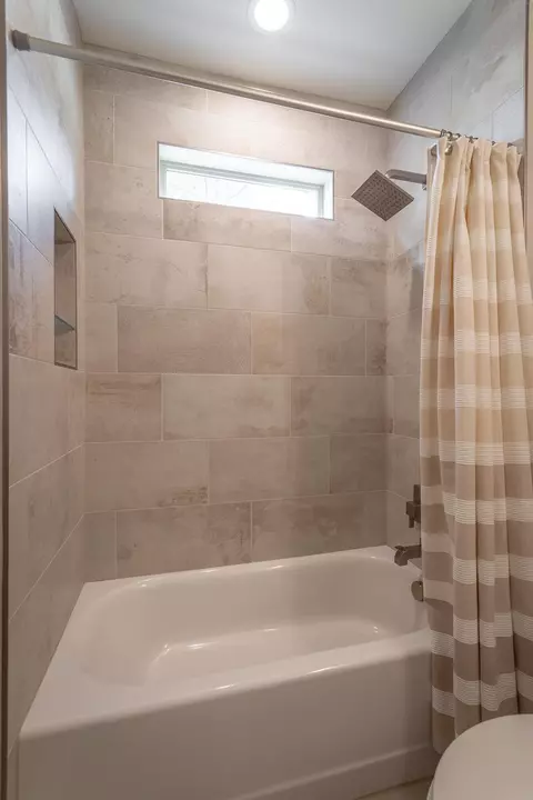 Bath - 364 Pappy Rd, Jasper, TN 37347 photo 2 of 5