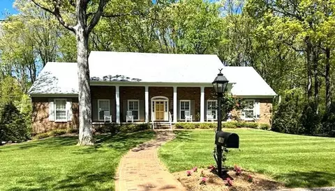 186 Woodcliff Cir, Signal Mountain, TN 37377
