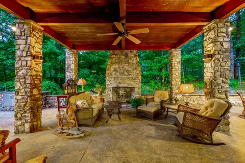 5105 Chestnut Ave, Signal Mountain, TN 37377
