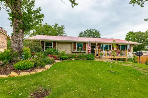 1419 Clearpoint Dr, Hixson, TN 37343