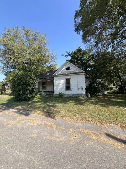 509 E 14th St, Chickamauga, GA 30707