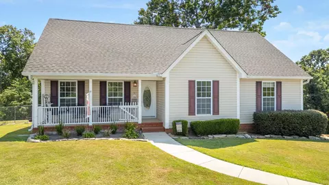 1014 Chariot Dr, Soddy Daisy, TN 37379