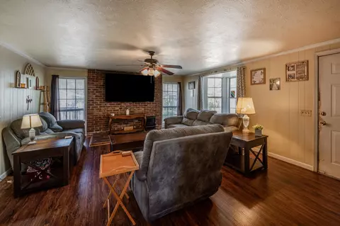 Living - 129 E Turnipseed Rd, Rock Spring, GA 30739 photo 2 of 3