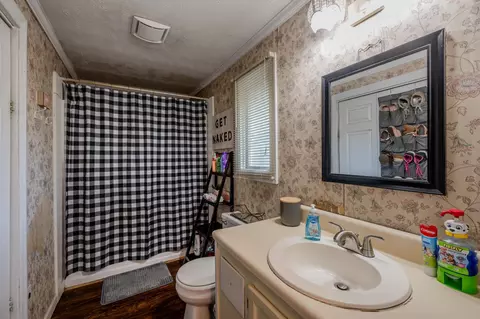 Bath - 129 E Turnipseed Rd, Rock Spring, GA 30739 photo 2 of 2