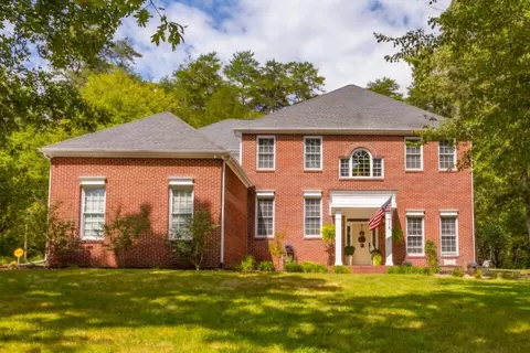 323 Creekshire Dr, Signal Mountain, TN 37377