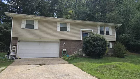 304 Cricket Ln, Hixson, TN 37343