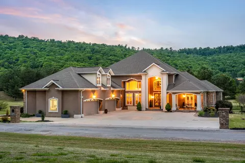 594 Castle Dr, Trenton, GA 30752
