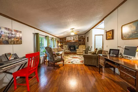 Living - 385 Locust Rd, Dunlap, TN 37327 photo 1 of 2