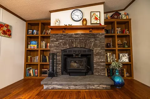Living - 385 Locust Rd, Dunlap, TN 37327 photo 2 of 2