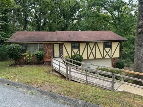 803 Gloria Ln, Hixson, TN 37343