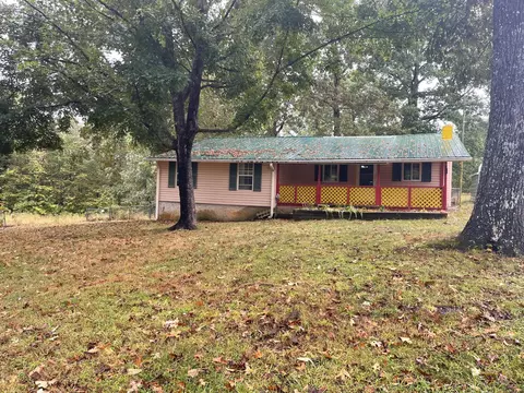 326 Walls Cir, Trenton, GA 30752