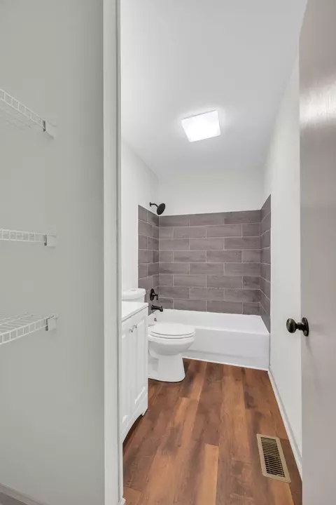 Bath - 2016 E 13th St, Chattanooga, TN 37404 photo 2 of 3