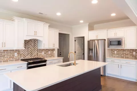 Kitchen - 7385 Tailgate Loop #72, Ooltewah, TN 37363 photo 1 of 4