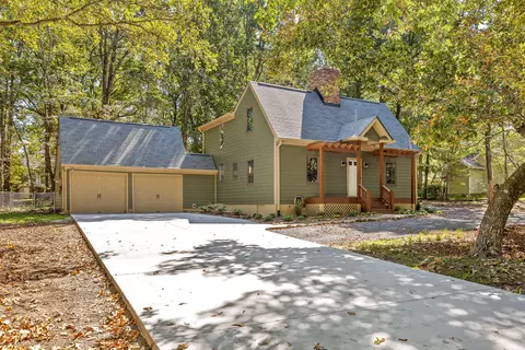 2604 Stewart Rd, Signal Mountain, TN 37377