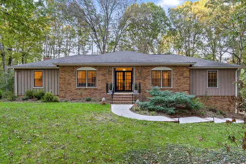 2 Carriage Hl, Signal Mountain, TN 37377