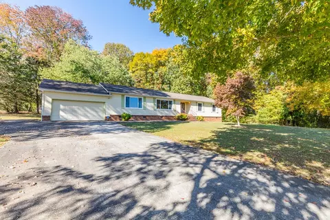 2040 Linwood Cir, Soddy Daisy, TN 37379