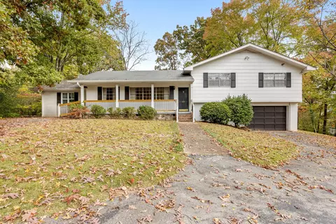 25 Holiday Ln, Chattanooga, TN 37415