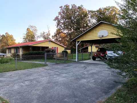 1617 Oakhill Dr NW, Dalton, GA 30721