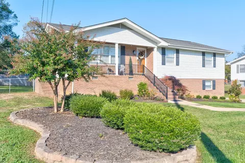 105 Edgewood Cir, Fort Oglethorpe, GA 30742