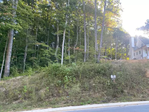 4042 Windtree Dr #2, Signal Mountain, TN 37377
