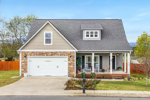581 Quartz Dr, Chickamauga, GA 30707