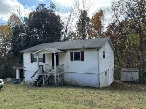 9988 Forest Dr, Ooltewah, TN 37363