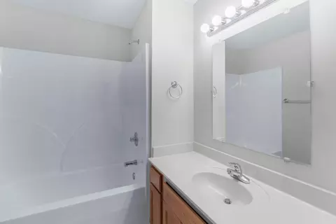 Bath - 255 Chambers Ln, Ringgold, GA 30736 photo 1 of 2