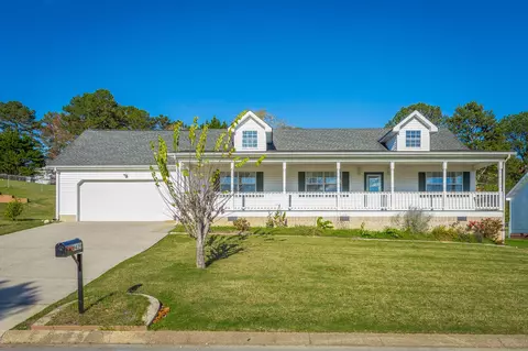 8439 Bay Run Dr, Hixson, TN 37343