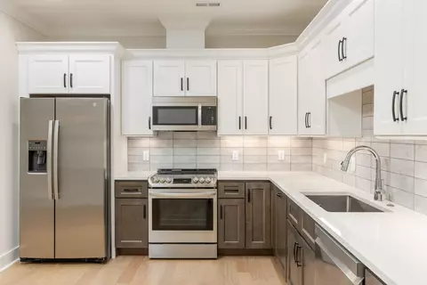 Kitchen - 9642 Dutton Ln, Ooltewah, TN 37363 photo 3 of 8