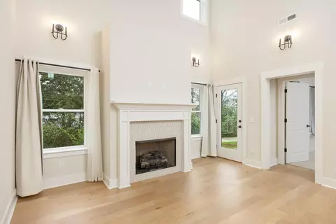 Living - 9642 Dutton Ln, Ooltewah, TN 37363 photo 6 of 7