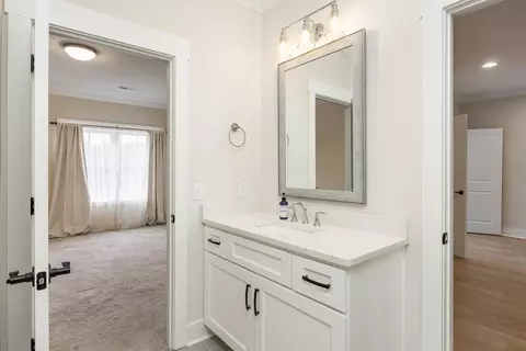 Bath - 9642 Dutton Ln, Ooltewah, TN 37363 photo 4 of 5