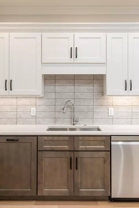 Kitchen - 9642 Dutton Ln, Ooltewah, TN 37363 photo 6 of 8