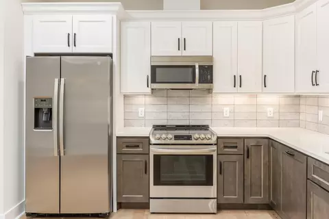 Kitchen - 9642 Dutton Ln, Ooltewah, TN 37363 photo 8 of 8