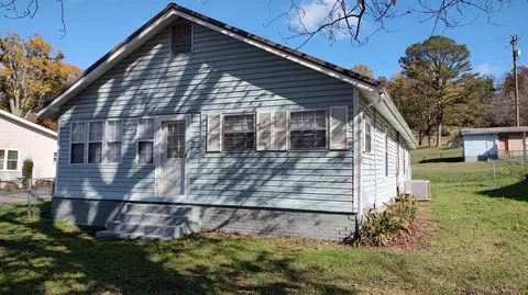 10 Grove St, Graysville, GA 30726