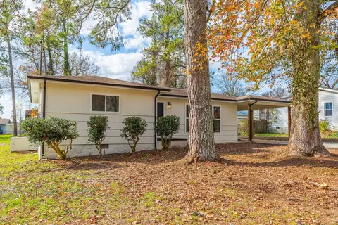 7496 John Henry Rd, Chattanooga, TN 37421