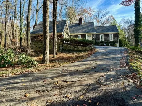 1110 Applewood Cir, Signal Mountain, TN 37377