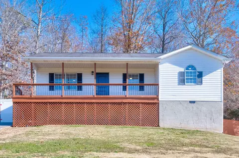 1059 Dogwood Rd, Tunnel Hill, GA 30755