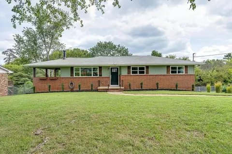1034 Crestridge Dr, Rossville, GA 30741