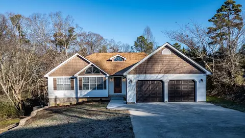 886 Lee Dr, Ringgold, GA 30736