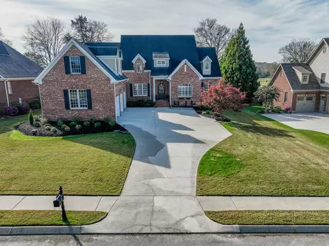 7897 Hampton Cove Dr, Ooltewah, TN 37363