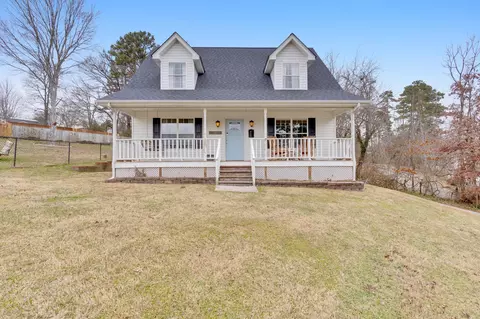1407 Oldaker View Ln, Hixson, TN 37343