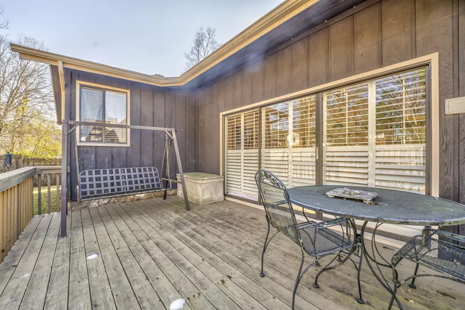 Exterior - 913 Brookwood Dr, Dalton, GA 30720 photo 5 of 7