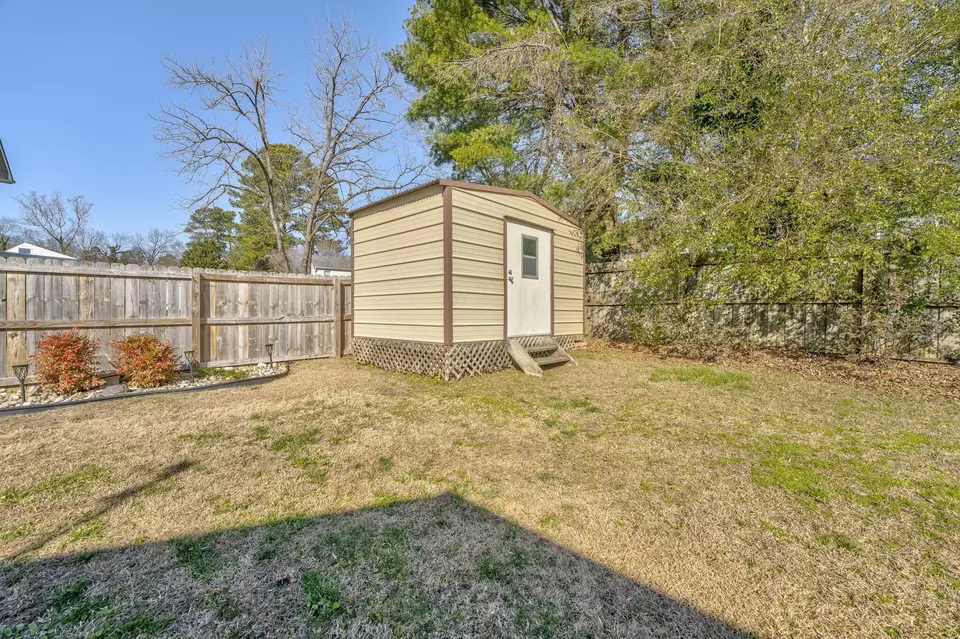 Exterior - 913 Brookwood Dr, Dalton, GA 30720 photo 3 of 7